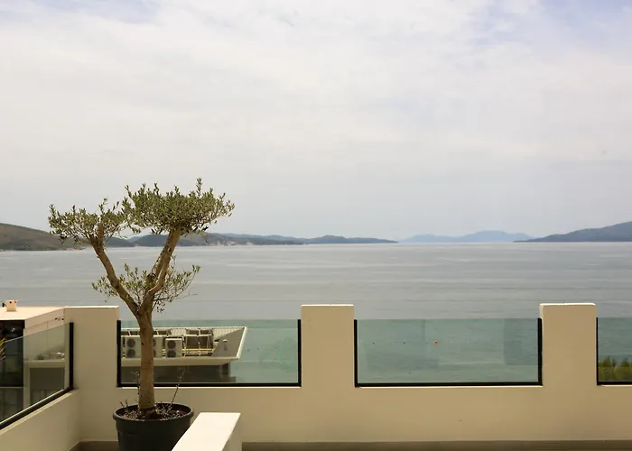Matias * Sarandë